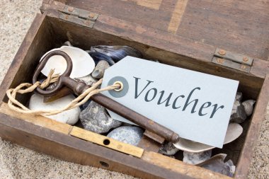 Ahşap bir kutuya fiş