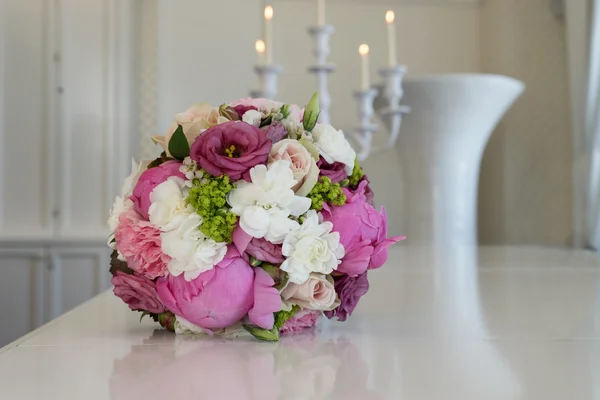 Růžové svatební kytice — Stock fotografie