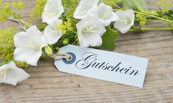 Weiße Glockenblumen Und Geschenkkarte Mit Deutschem Text — Stockfoto