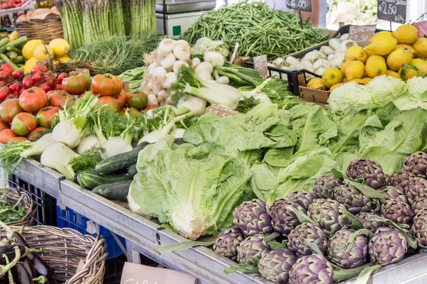 Insalata e carciofi — Foto Stock