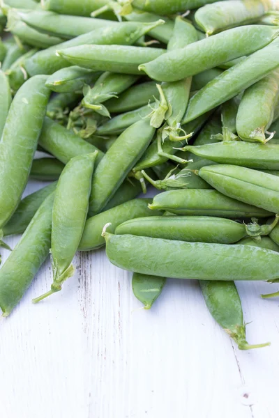 Frische Erbsen — Stockfoto