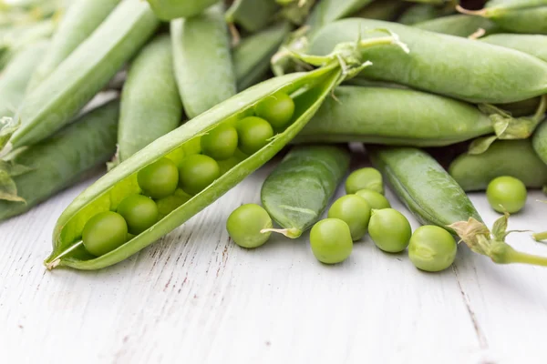 Frische Erbsen — Stockfoto