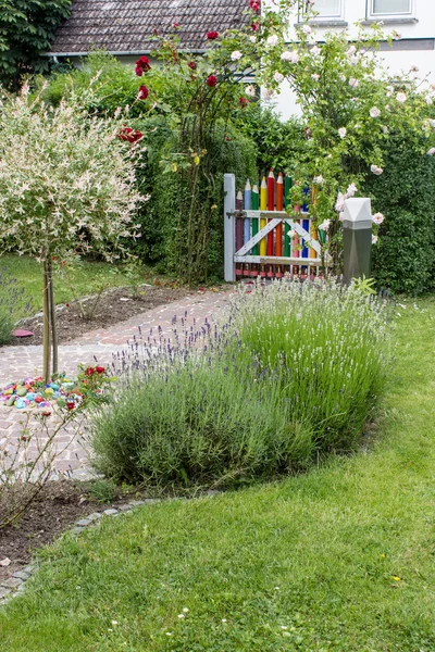Kreatywnych drzwi ogród — Zdjęcie stockowe