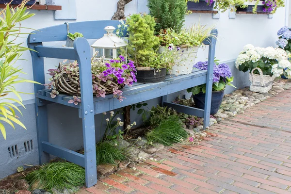 Blue garden bench — Stock Photo, Image