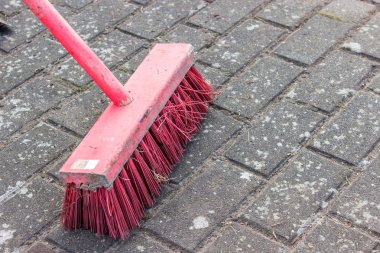 pembe bir süpürge
