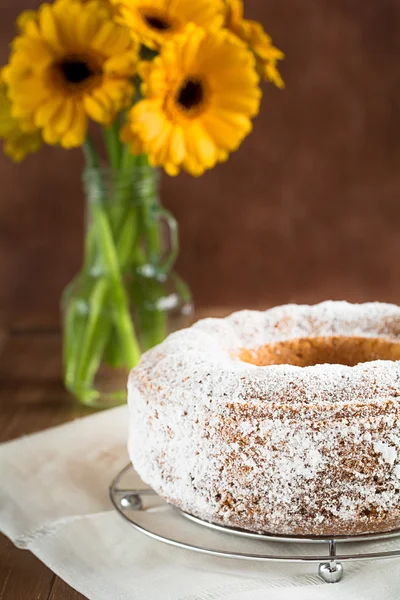 Un gâteau cuit soi-même — Photo