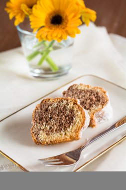 İki adet mermer kek