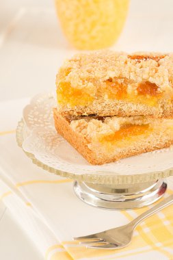 Taze pişmiş kek-tepesi kek