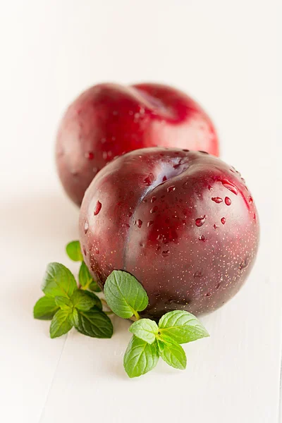 Plums washed freshly — Stock Photo, Image