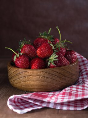 Çilek taze bir kase aldı