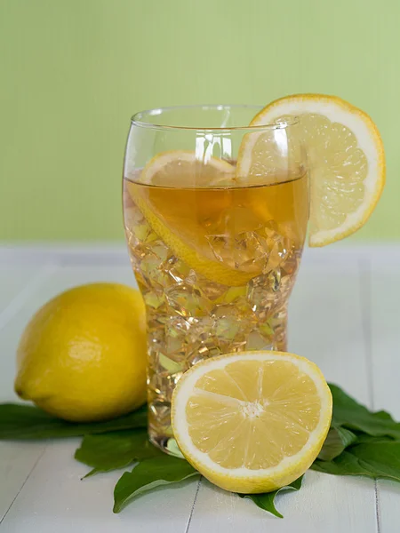 Iced tea with lemon — Stock Photo, Image