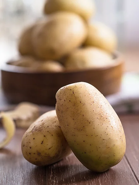 Raw potatoes on a tray — Stock Photo, Image