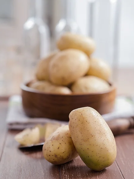 Raw potatoes on a tray — Stock Photo, Image