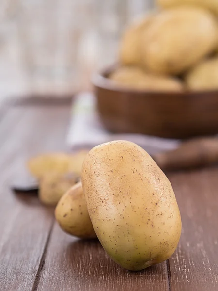 Raw potatoes on a tray — Stock Photo, Image