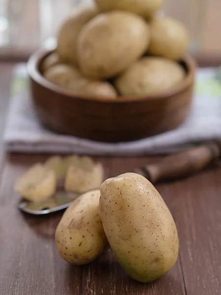 Raw potatoes on a tray — Stock Photo, Image