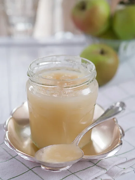 Hemgjort äppelmos i ett glas — Stockfoto