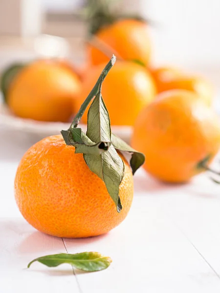 Mandarins em uma bandeja — Fotografia de Stock
