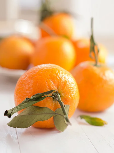 Mandarins em uma bandeja — Fotografia de Stock