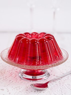 Tabakta kırmızı jöle