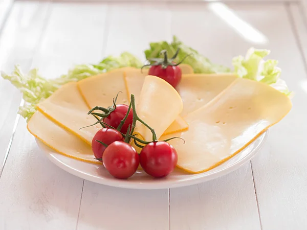 Käse auf dem Teller — Stockfoto