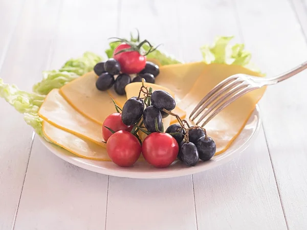 Queso en un plato — Foto de Stock