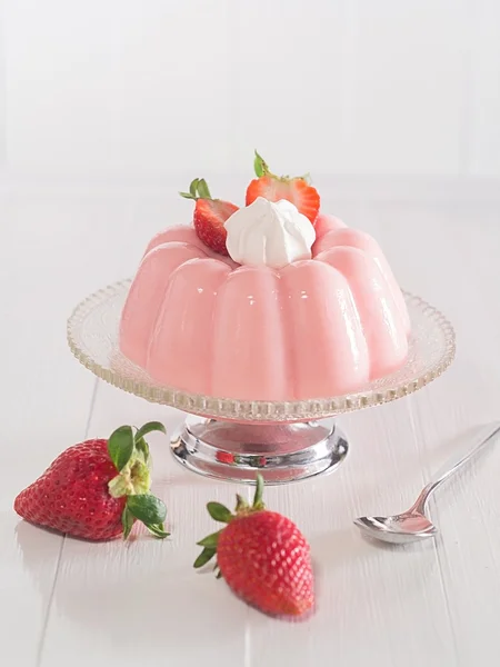 Dessert aux fraises dans une assiette — Photo