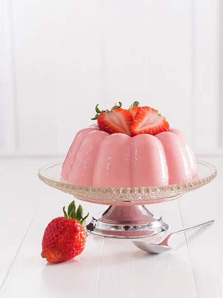 Strawberry dessert på en tallrik Royaltyfria Stockfoton