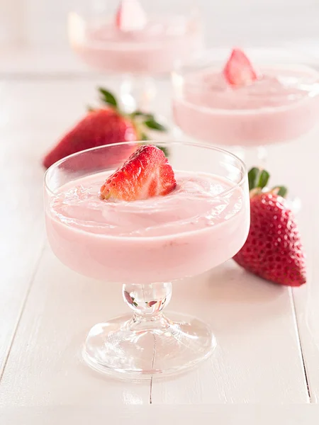 Strawberry yoghurt in glasses — Stock Photo, Image