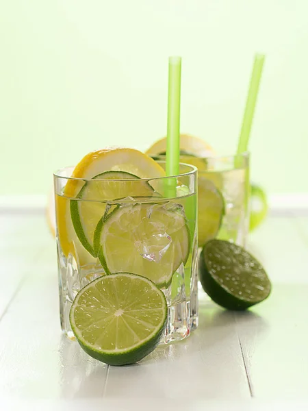 Water in the glass with ice cubes — Stock Photo, Image