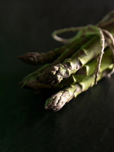 Bundled up green asparagus — Stock Photo, Image