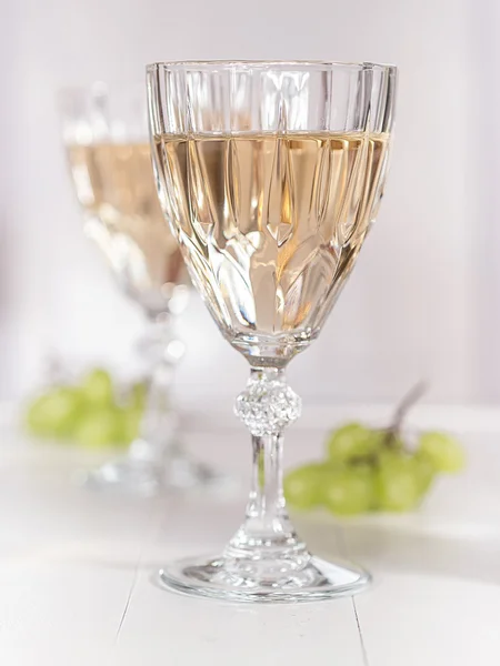 Sklenici bílého vína. — Stock fotografie