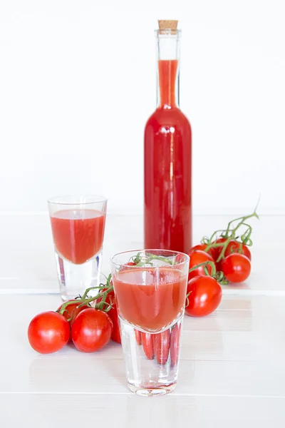 Tomatensap in een glas — Stockfoto