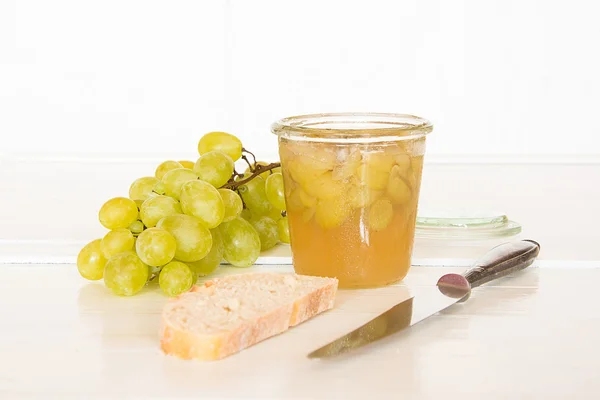 Marmellata di grappoli d'uva bianchi — Foto Stock
