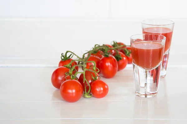 Tomato juice in glasses — Stock Photo, Image
