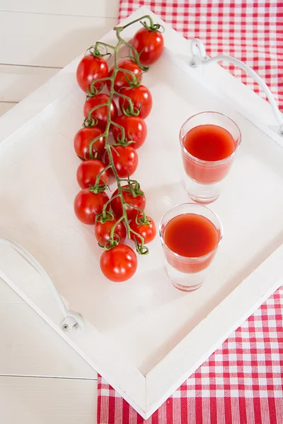 Tomatensap in glazen — Stockfoto