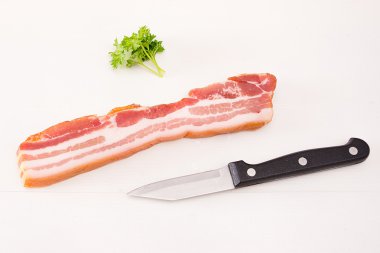 Pastırma bir dekorasyon olarak maydanoz ile