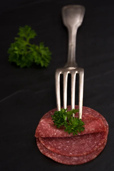 Salami w ciętych płyt — Zdjęcie stockowe