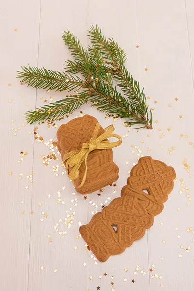 Mandelkeks auf einem Tablett mit goldenen Sternen — Stockfoto