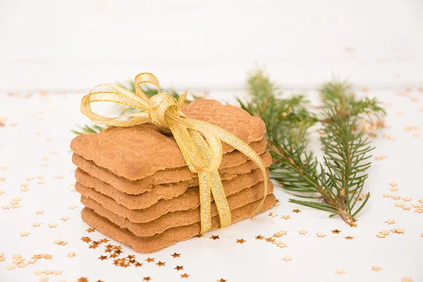 Mandelkeks auf einem Tablett mit goldenen Sternen — Stockfoto