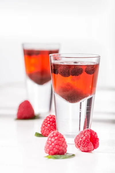 Aperitivo de frambuesa en un vaso —  Fotos de Stock