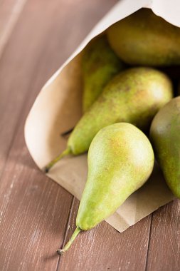 Armut meyve çantasından düşmek