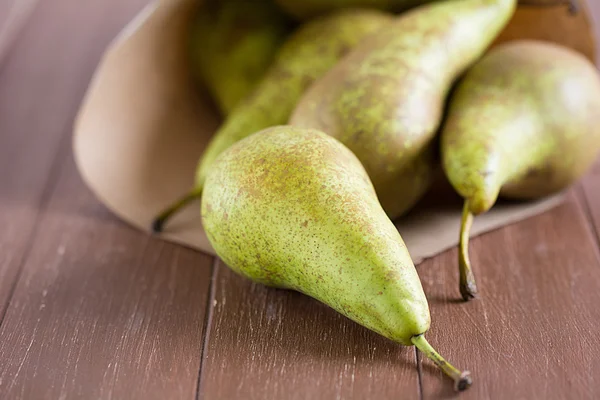 Peren vallen uit een zak groente — Stockfoto