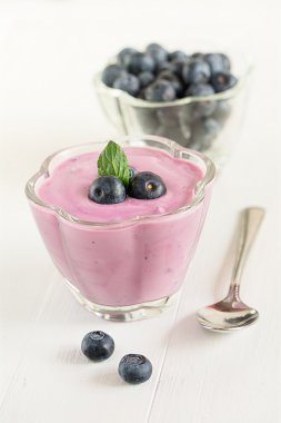 Blueberrys bir kase yoğurt