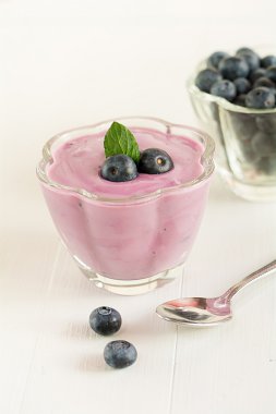 Blueberrys bir kase yoğurt