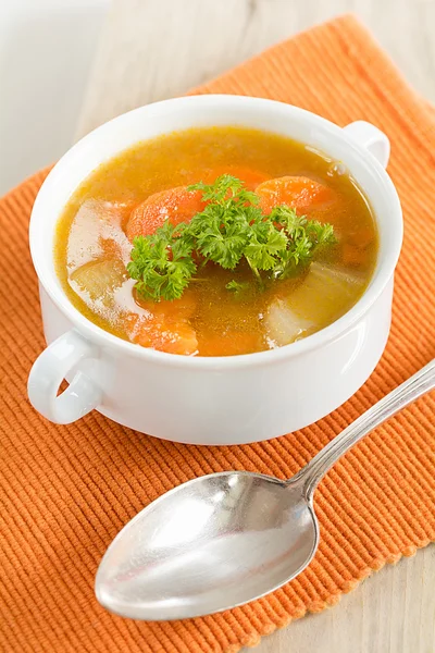 Ragoût de carottes dans une tasse à soupe — Photo