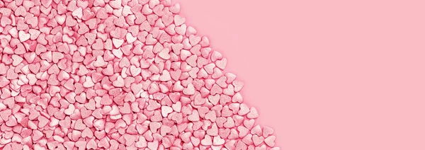 Módní Zářící Stříbrné Cukroví Růžové Srdce Pozadí Dort Posypky Bytě — Stock fotografie
