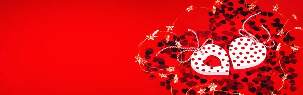 Zwei Weiße Herzanhänger Goldene Lichter Valentinstag Grußkarte Banner Oder Muttertag — Stockfoto