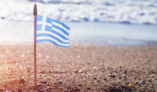 Bandera Pequeña Griega Ondeando Sobre Olas Agua Mar Viaje Grecia —  Fotos de Stock