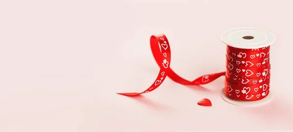 Червона Стрічка Картинками День Святого Валентина Або Лютого Мінімальний Прапор — стокове фото