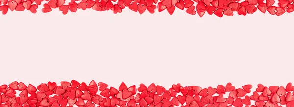 Непарна Межа Серцеподібної Форми Червоні Спринклери Фоновому Прапорі Святковий Подарунок — стокове фото